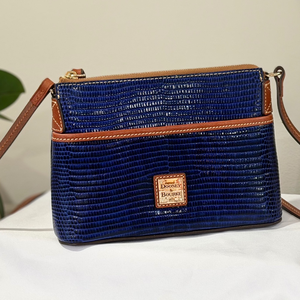 Dooney & Bourke Oakdale Leather Crossbody Bag